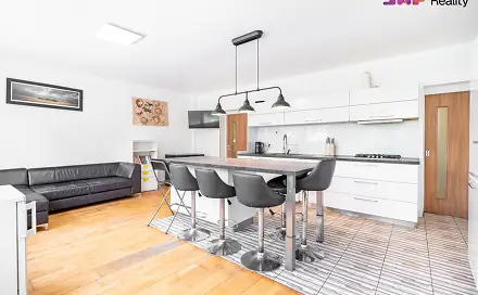 Prodej domu 120 m² s pozemkem 68 m², náměstí Karla IV., Brno - Líšeň
