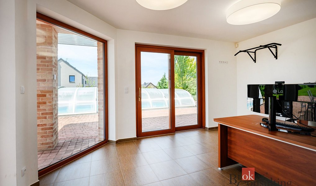 Prodej domu 372 m² s pozemkem 2 751 m², Štěnovice – náhled fotky 12