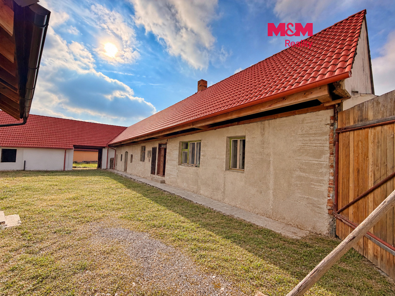 Prodej domu 242 m² s pozemkem 811 m²