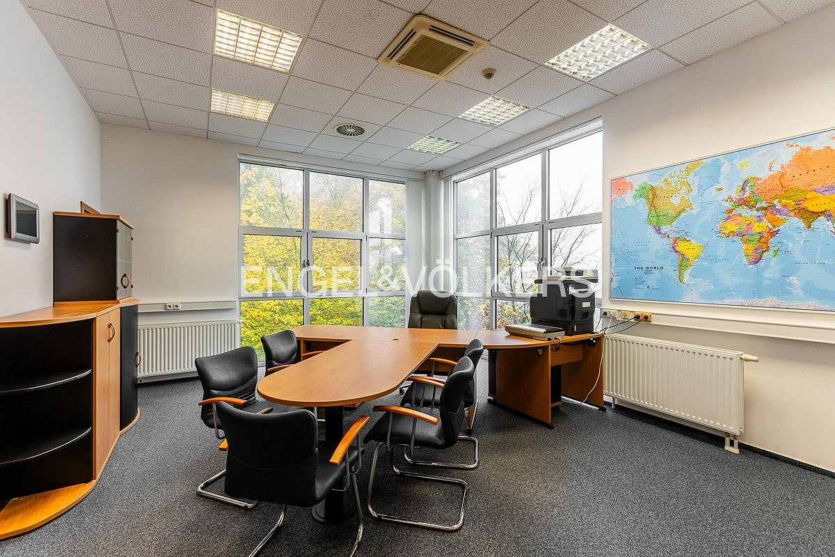 Pronájem kanceláře 1 386 m² – fotografie 2