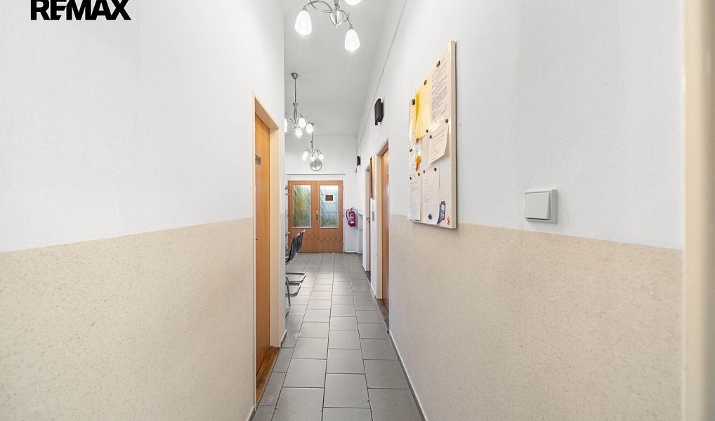 Prodej domu 361 m² s pozemkem 1 042 m², Kolín – náhled fotky 25