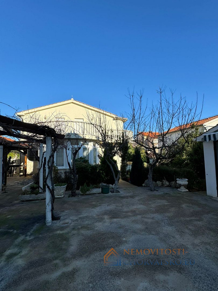 Prodej domu 370 m² s pozemkem 670 m² - Więcej