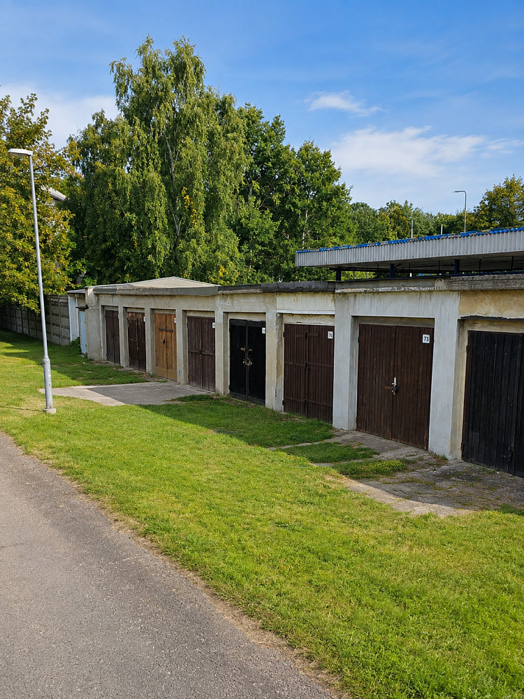 Prodej zděné garáže 28 m² s elektřinou – Litvínov, ul. U Zámeckého parku. – fotografie 2