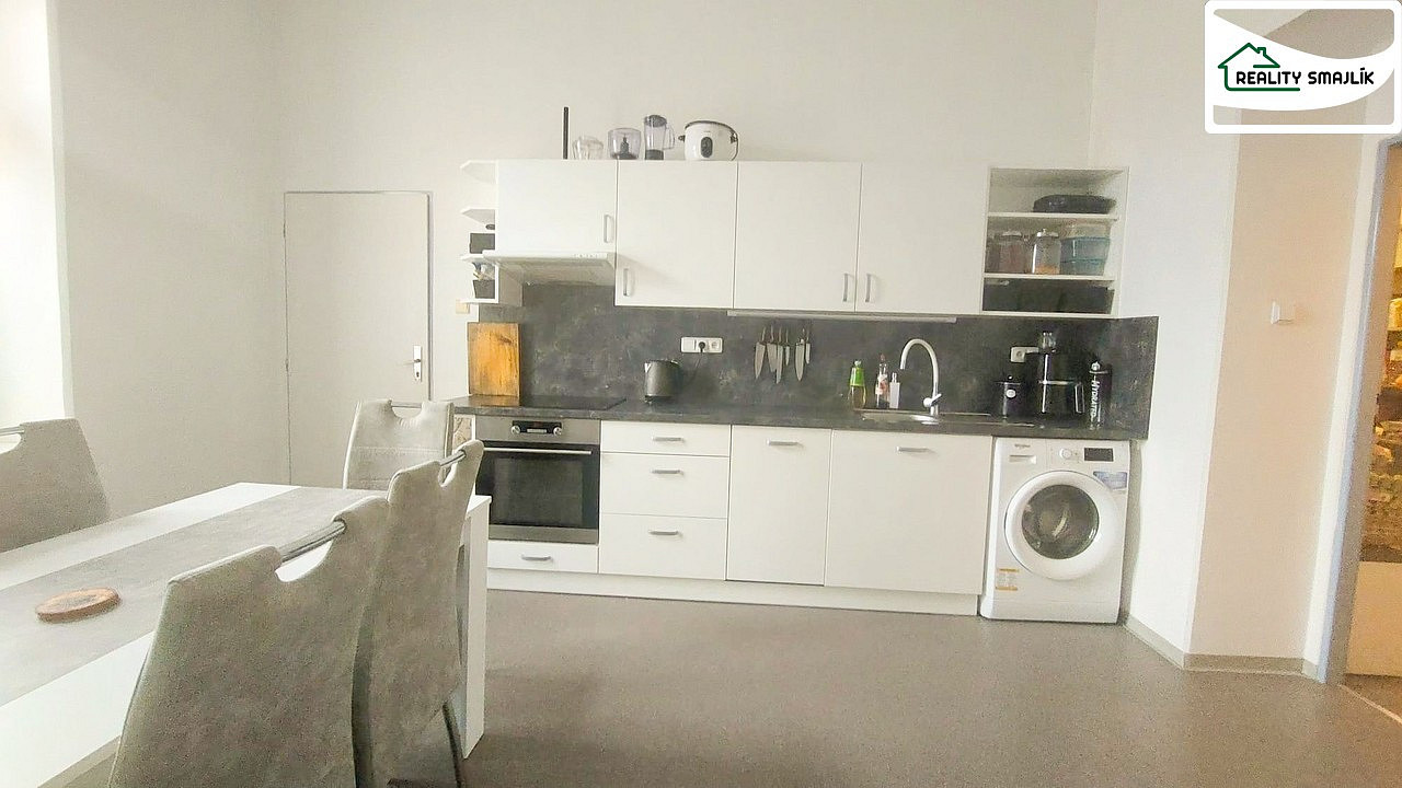 Pronájem bytu 2+1 105 m² – fotografie 2