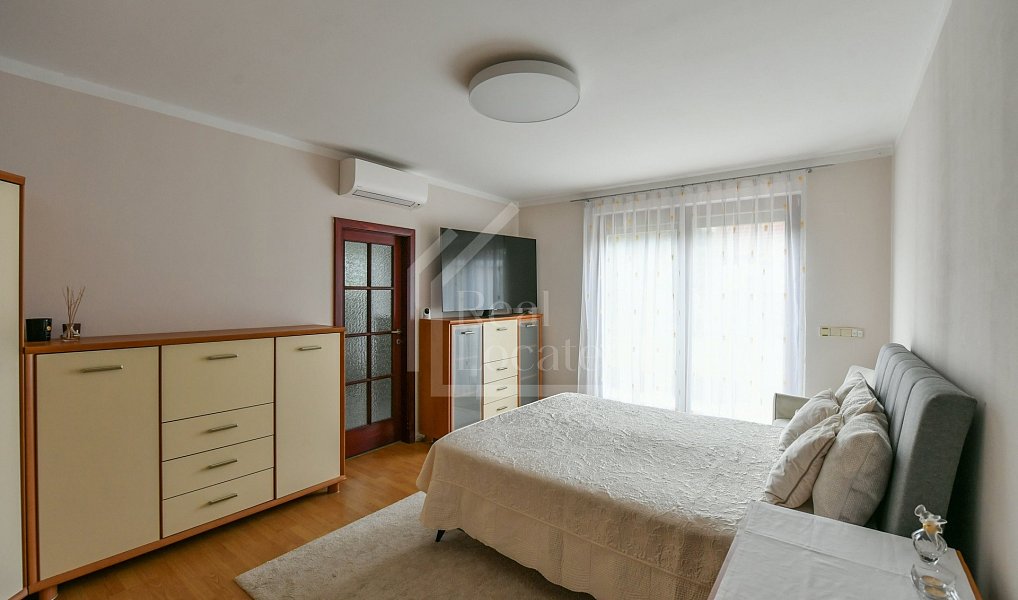 Pronájem domu 310 m² s pozemkem 814 m², Praha – náhled fotky 7