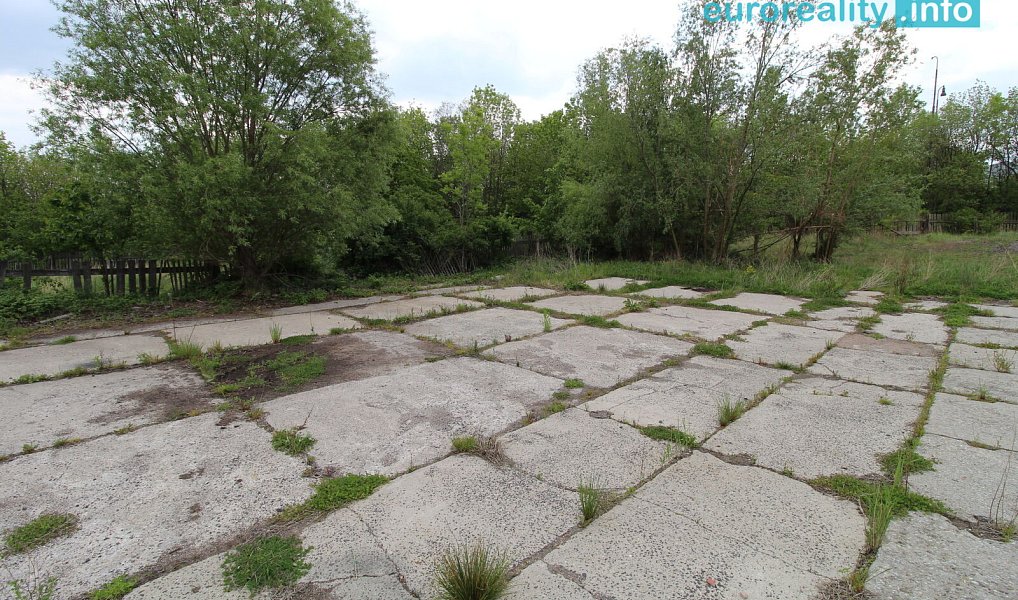 Prodej výrobních prostor 1 000 m², Dubí – náhled fotky 23