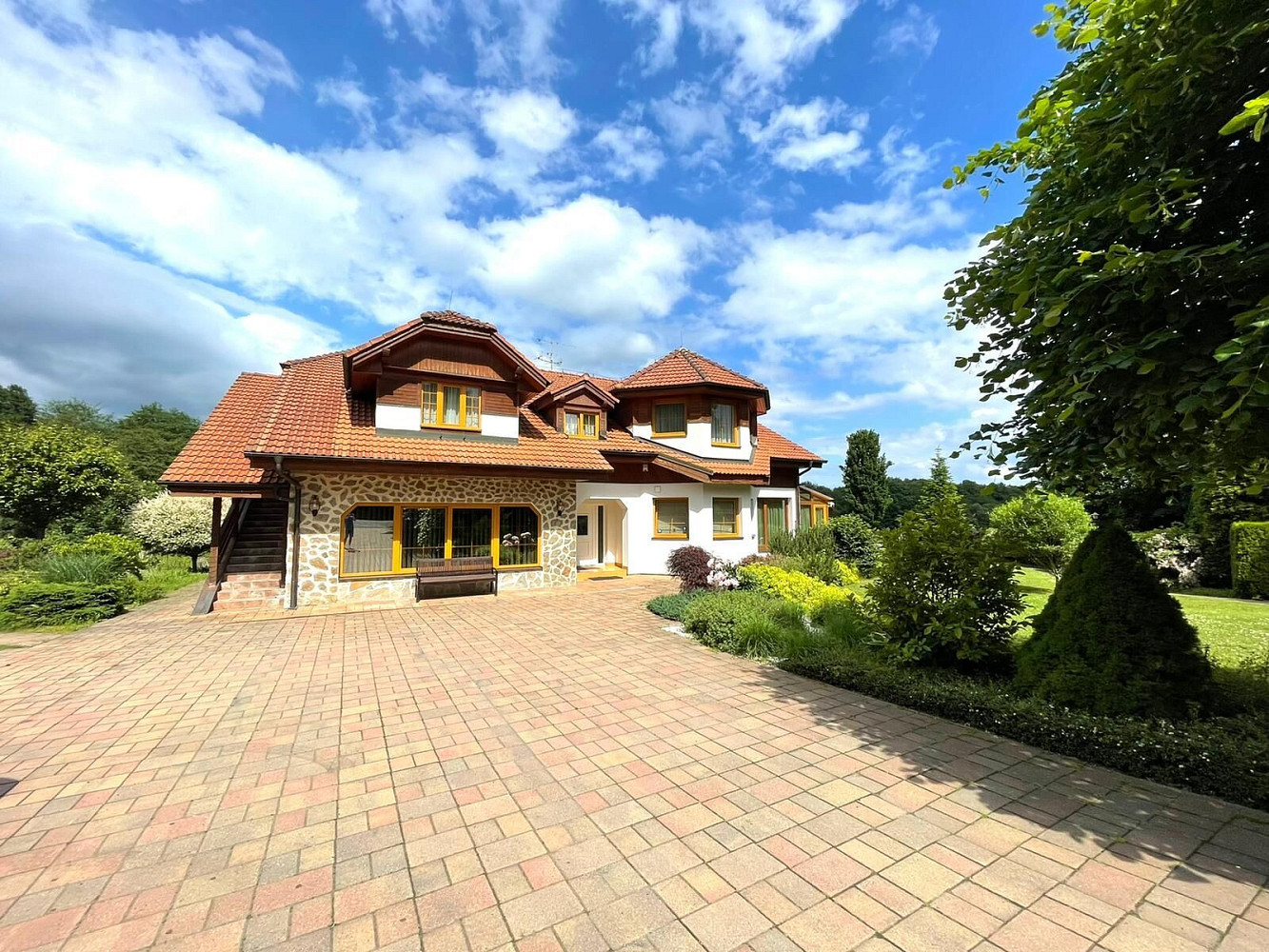 Prodej domu 550 m² s pozemkem 3 293 m²