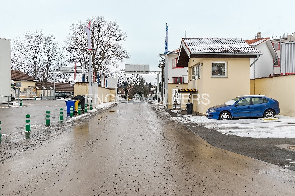 Pronájem skladovacích prostor 2 326 m²
