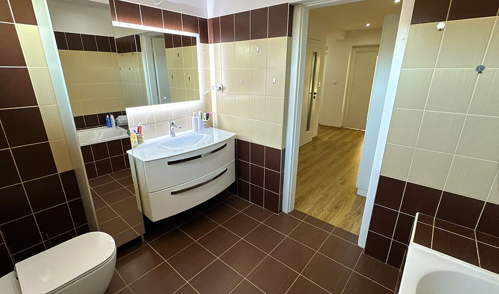 Prodej domu 300 m² s pozemkem 154 m², Tachov – náhled fotky 33