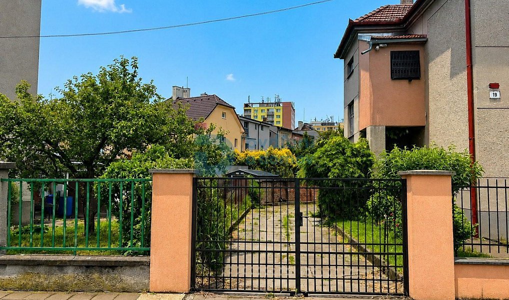 Garáž 64 m2 v Prostějově Jezdecká Až pro 3 auta Bezpečné umístění, Prostějov – náhled fotky 5