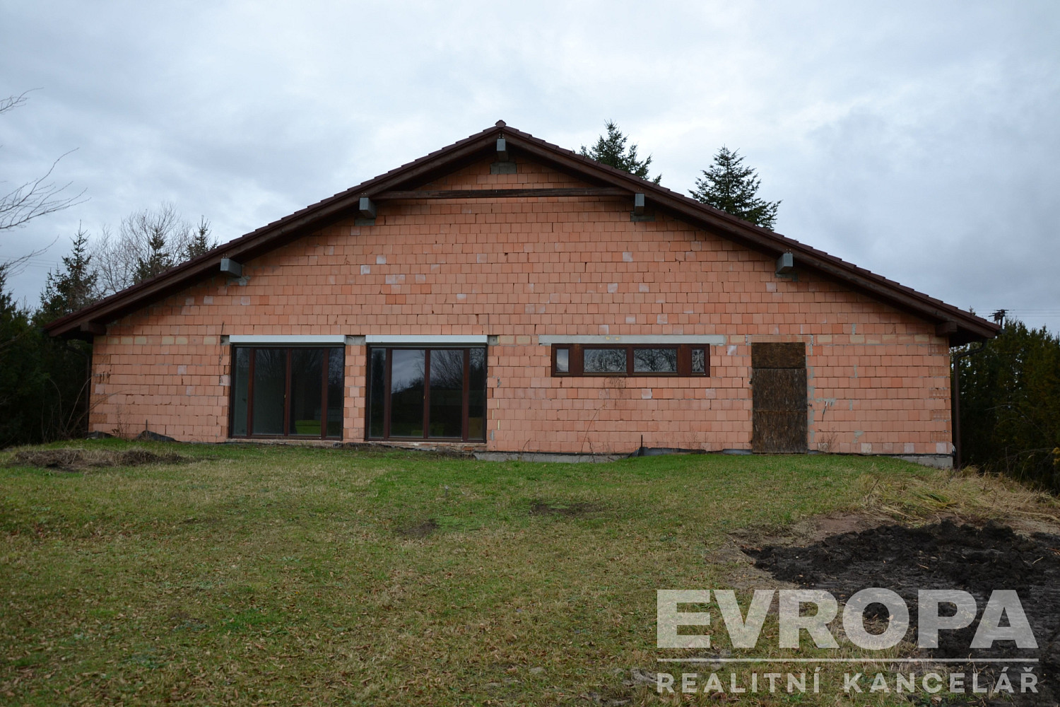 Prodej domu 230 m² s pozemkem 2 280 m²