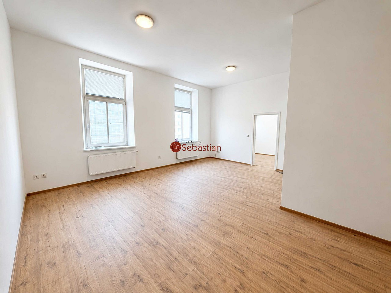 Pronájem kanceláře 71 m² — photo 2