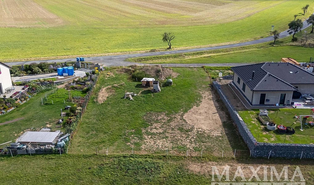 Prodej stavebního pozemku 1 000 m², Chlustina – náhled fotky 14
