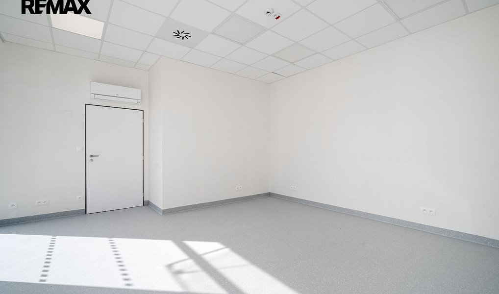 Pronájem komerčního objektu (jiného typu) 41 m², Milovice – náhled fotky 6