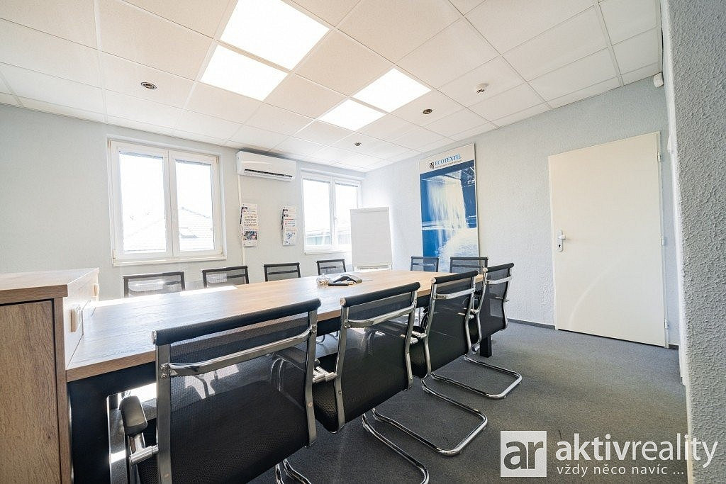 Pronájem kanceláře 240 m² — photo 3