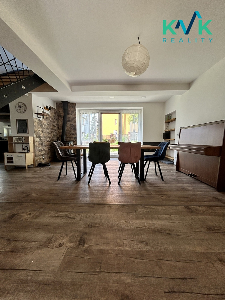 Pronájem domu 180 m² s pozemkem 134 m² — photo 2