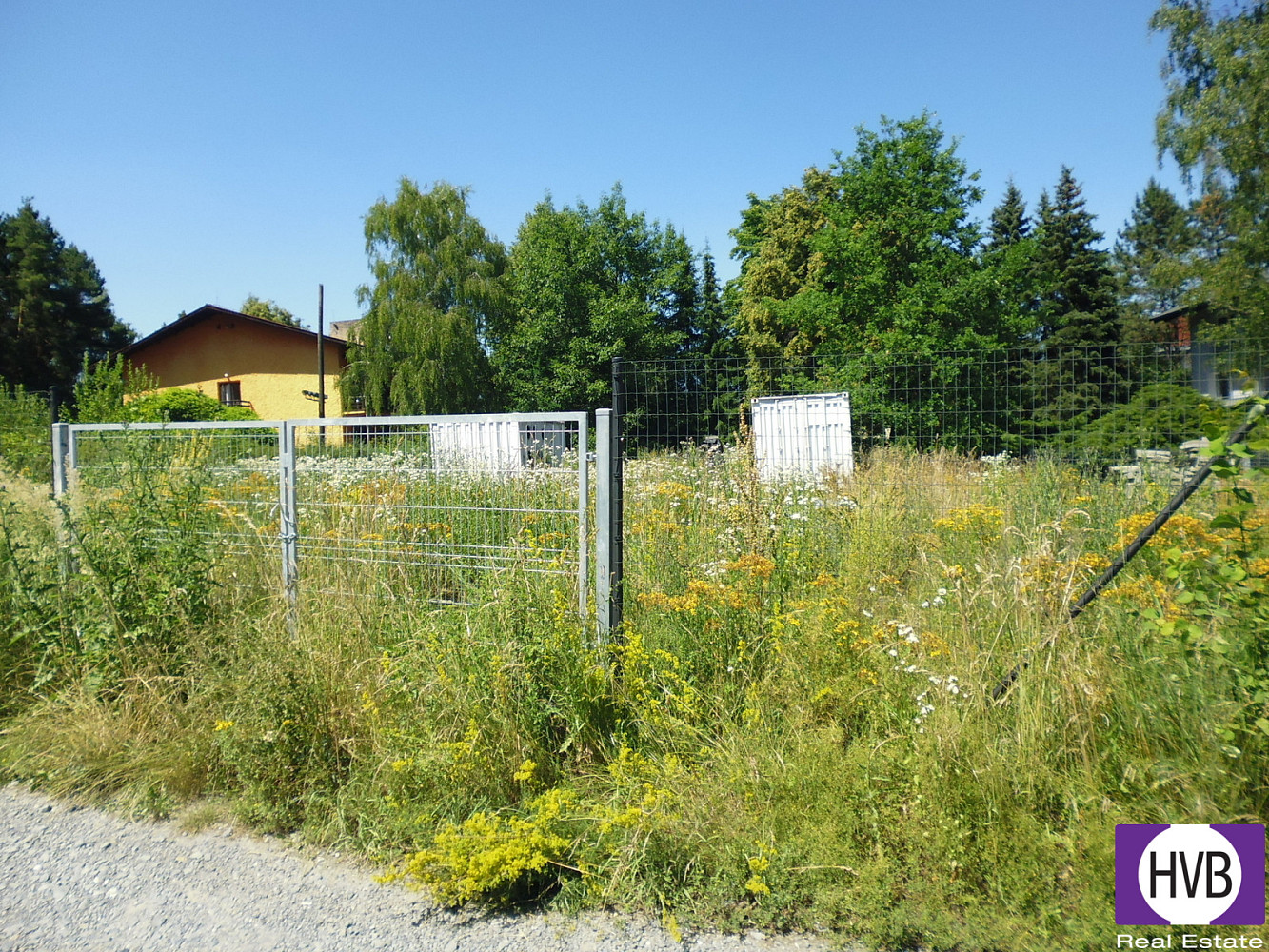 Prodej komerčního pozemku 877 m² – fotografie 3