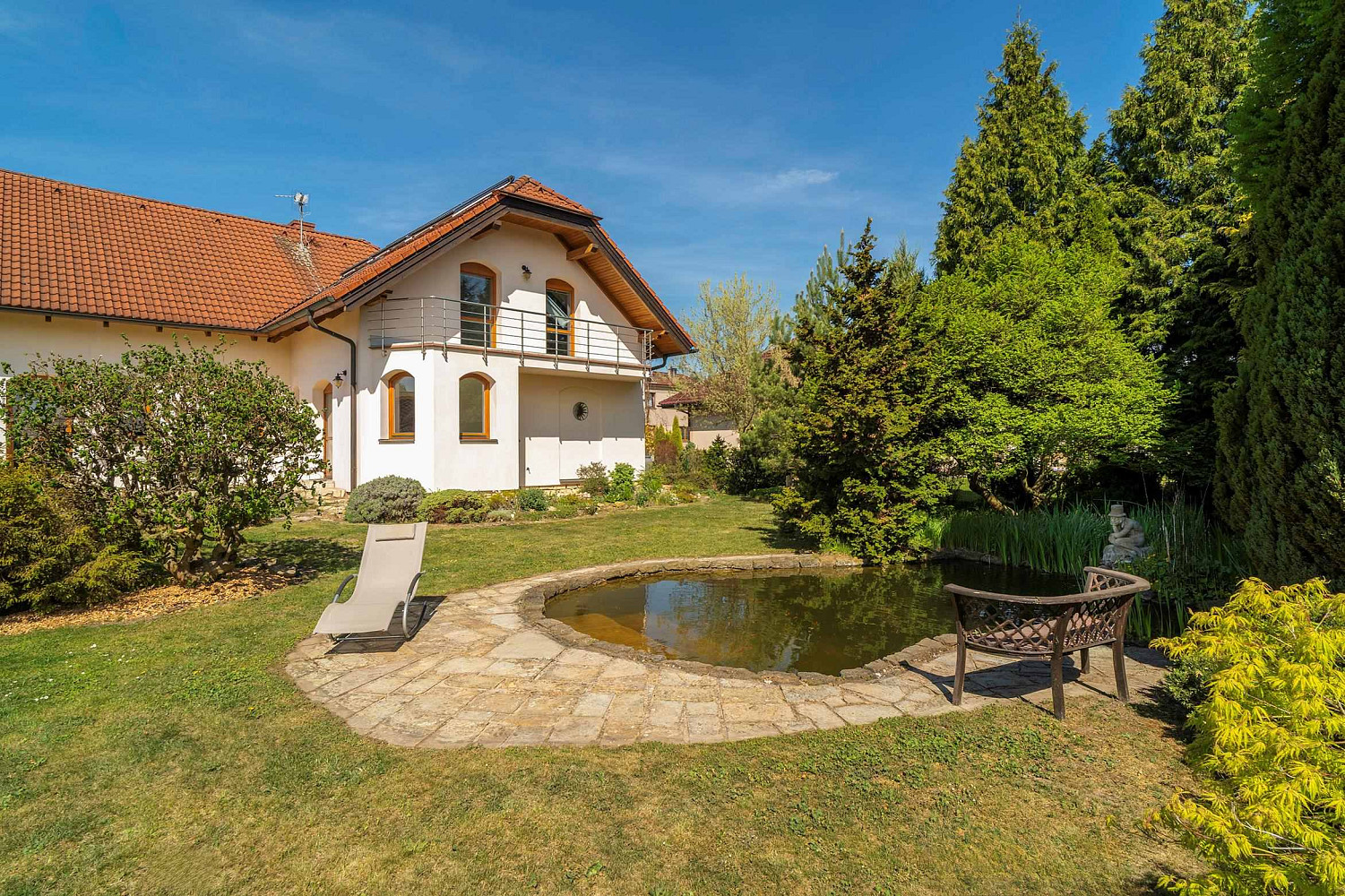Prodej domu 237 m² s pozemkem 1 323 m²