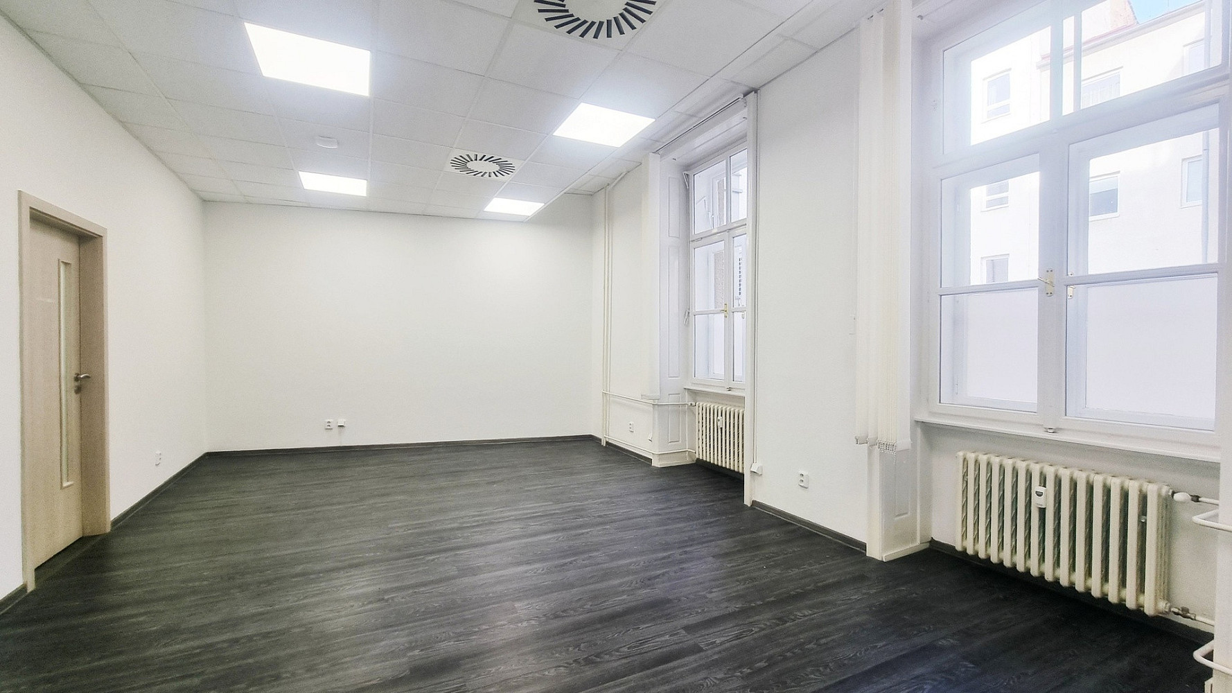 Pronájem kanceláře 46 m² — photo 2