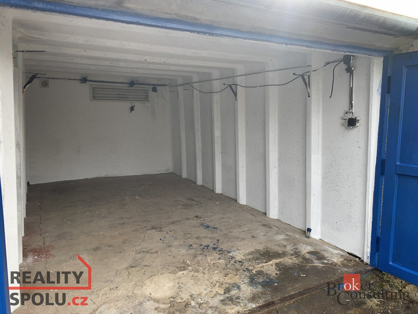 Prodej garáže řadová panelová 19 m2, kuřim, ul. pod vinohrady — photo 2