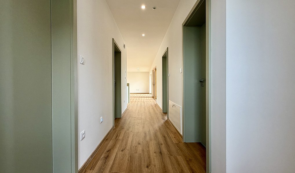 Prodej domu 175 m² s pozemkem 800 m², Vrbovec – náhled fotky 11
