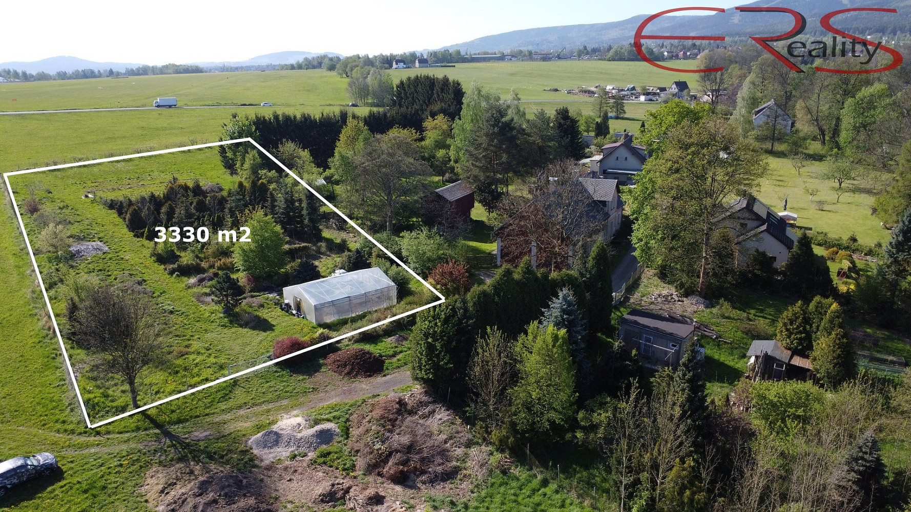 Prodej stavebního pozemku 3 330 m²