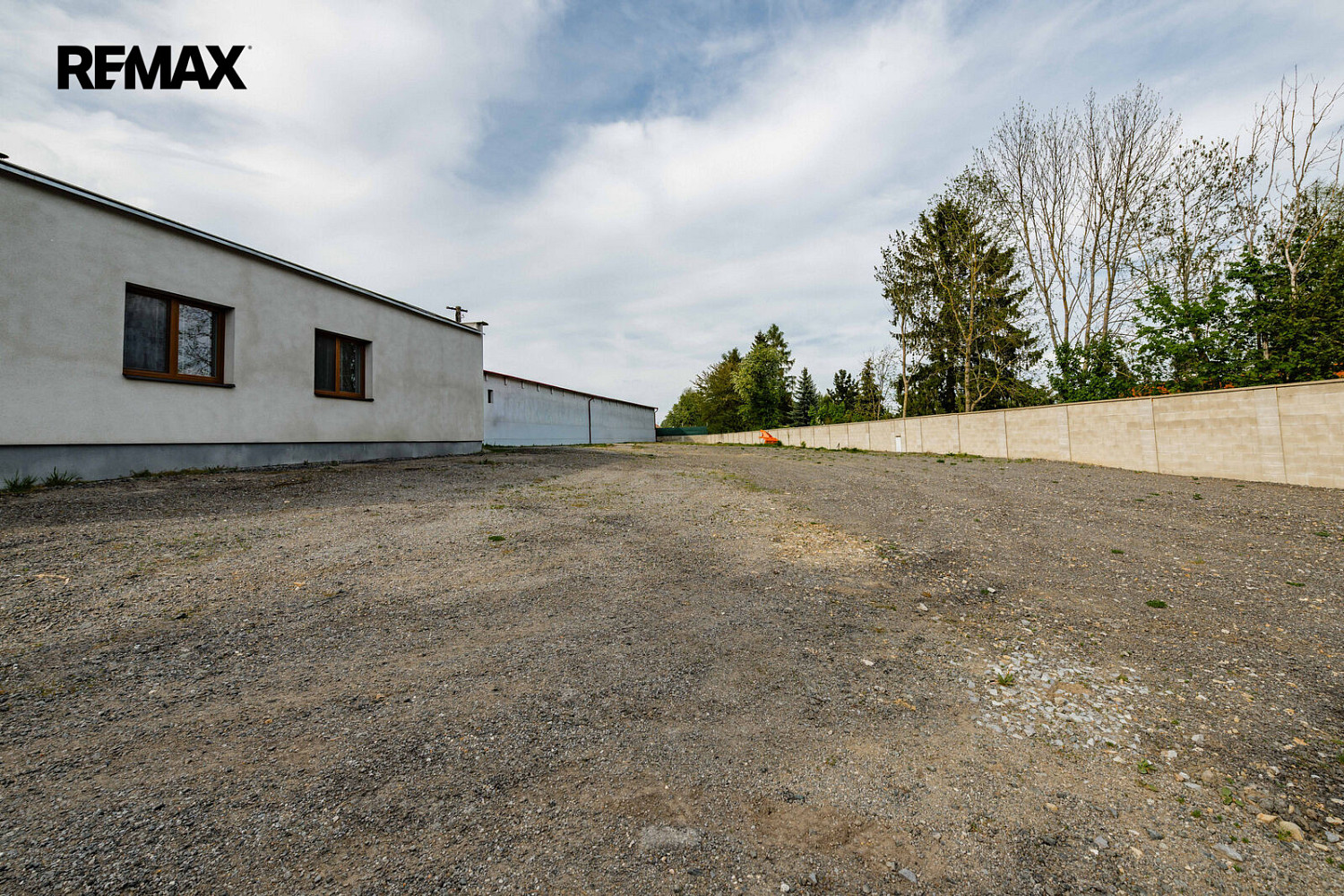 Pronájem skladovacích prostor 1 400 m² – fotografie 3