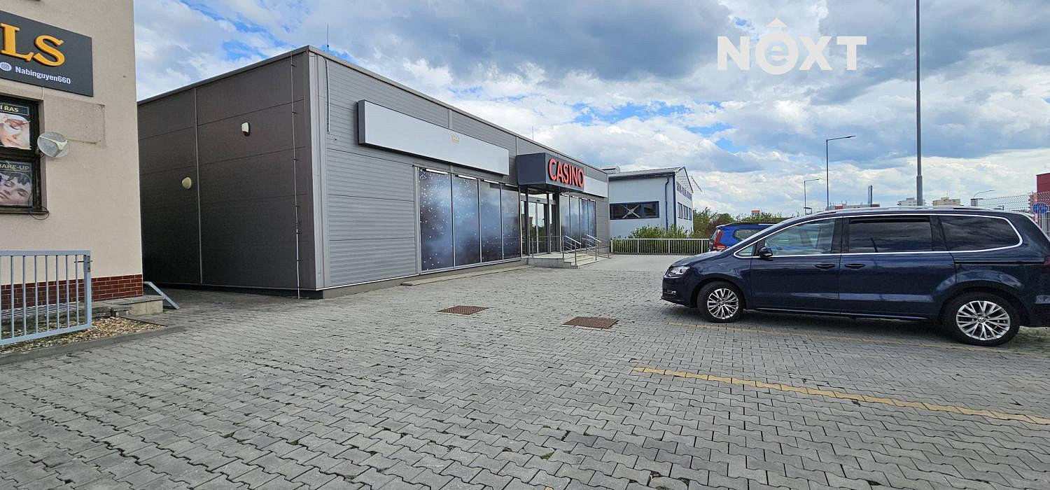 Pronájem obchodních prostor 450 m²