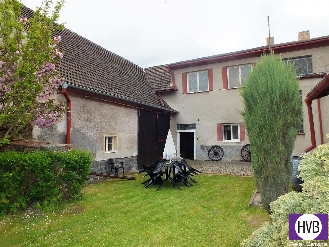 Prodej domu 422 m² s pozemkem 2 370 m² – pohled 2