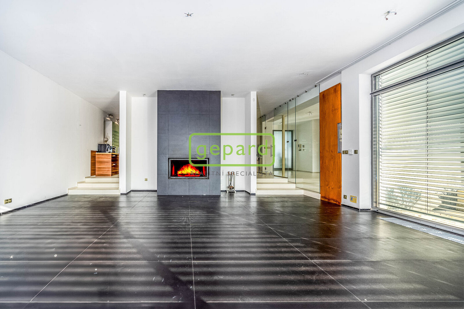 Prodej kanceláře 636 m² — photo 2