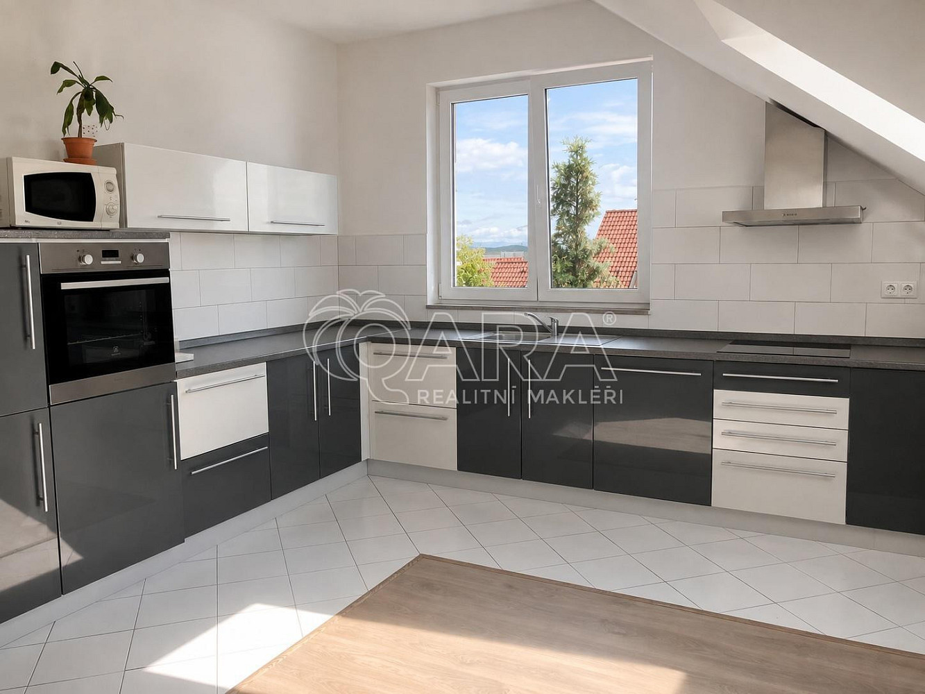 Pronájem bytu 4+kk 106 m²