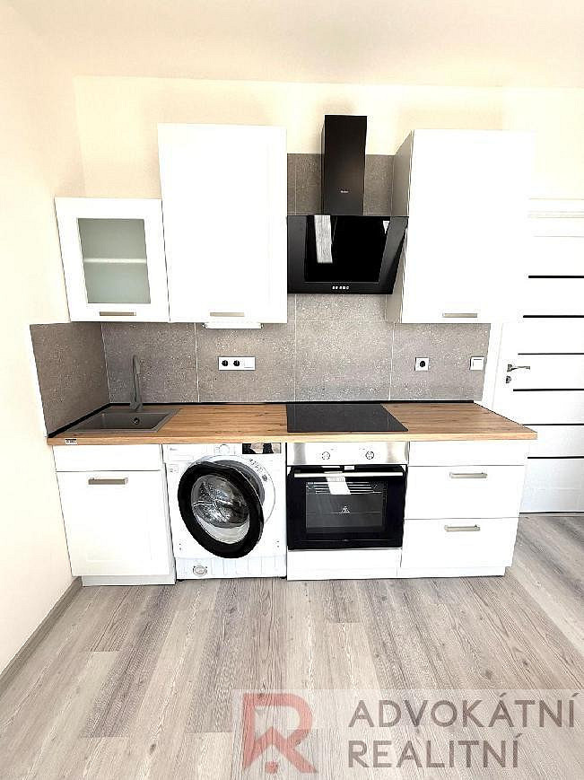 Pronájem bytu 2+kk 36 m² – fotografie 3