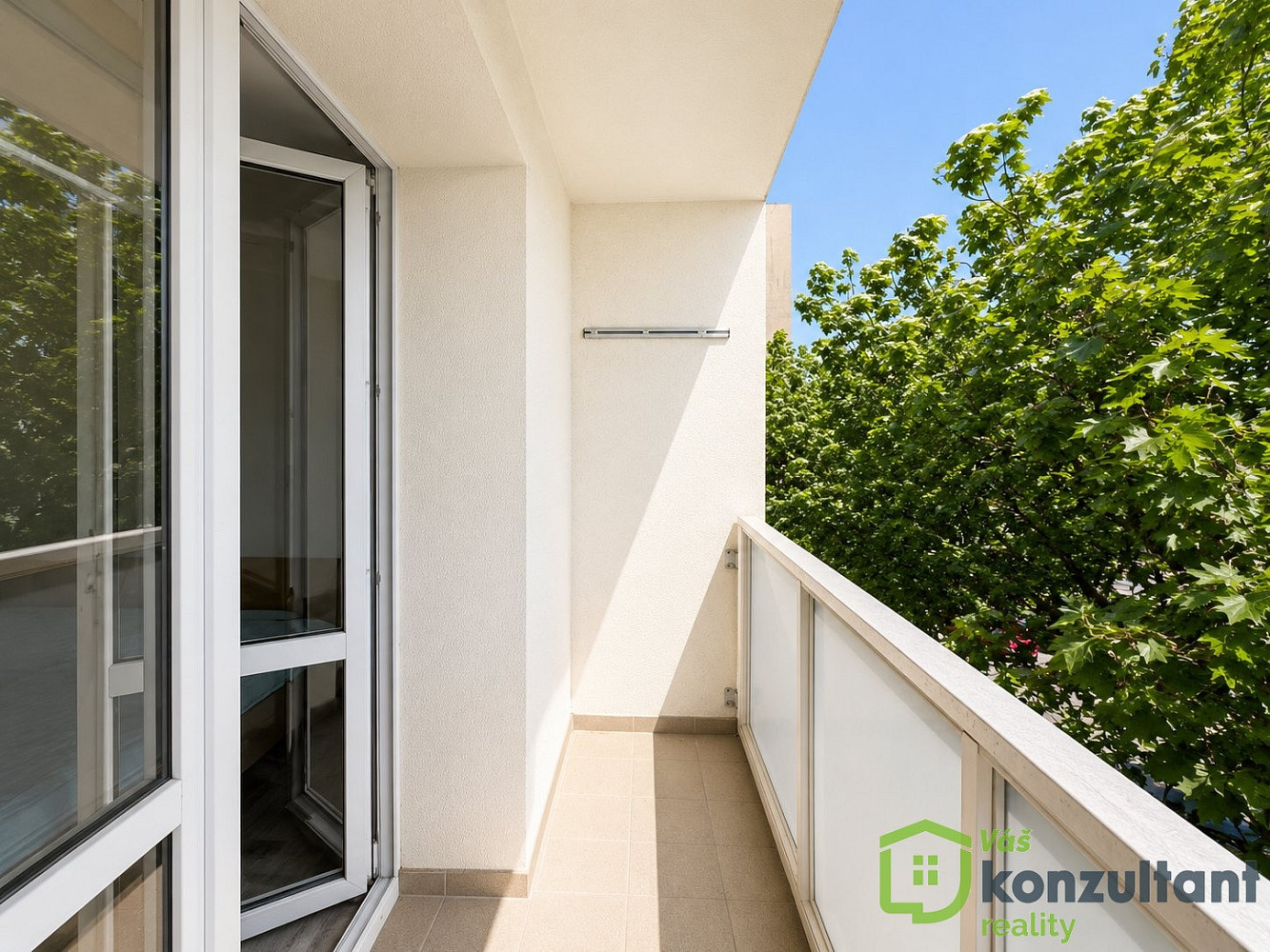 Pronájem bytu 3+1 65 m² - Widok 3
