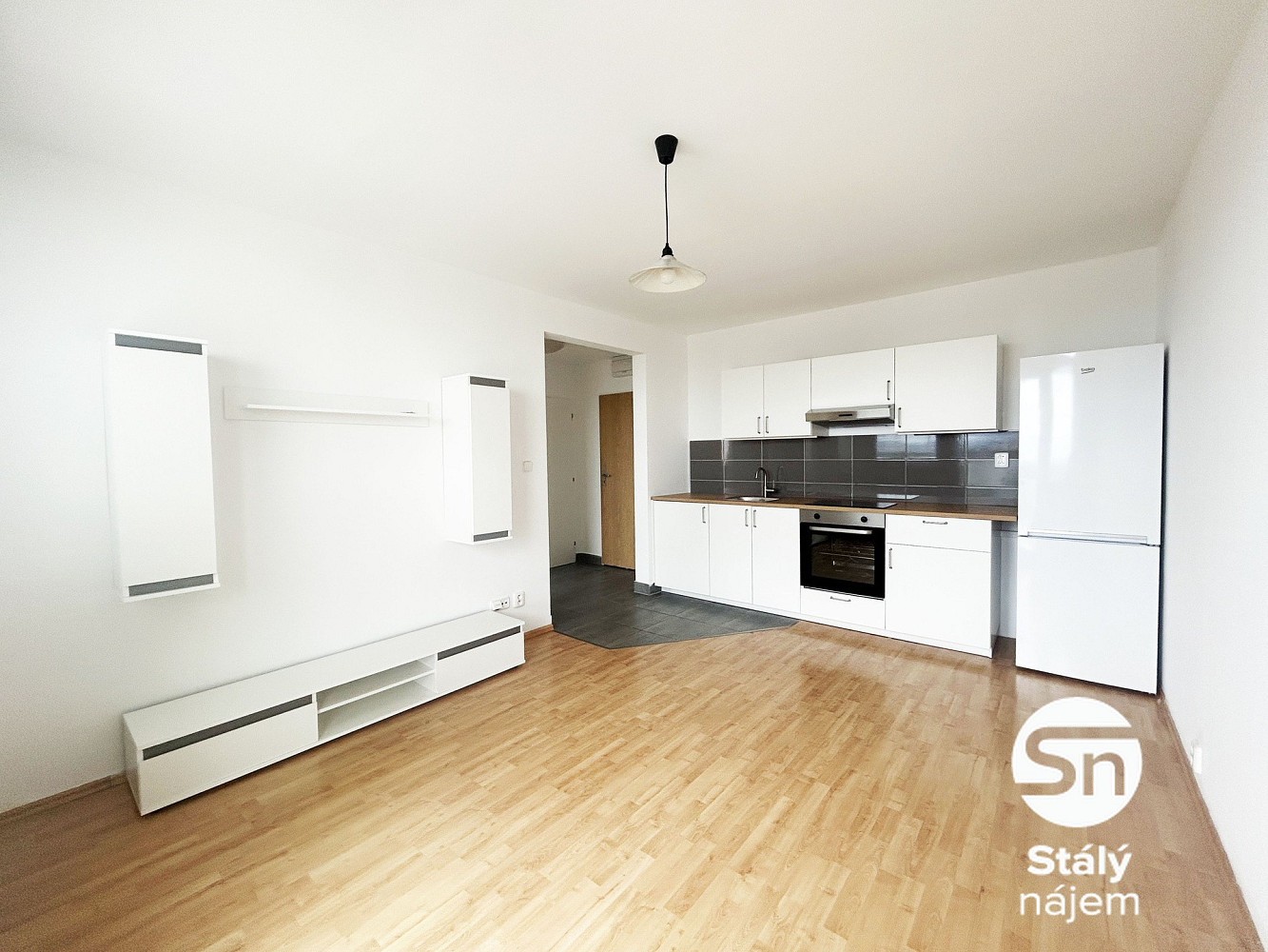Pronájem bytu 2+kk 33 m² – fotografie 3
