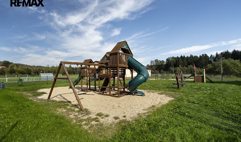 Prodej stavebního pozemku 2 227 m², Sadov – náhled fotky 47