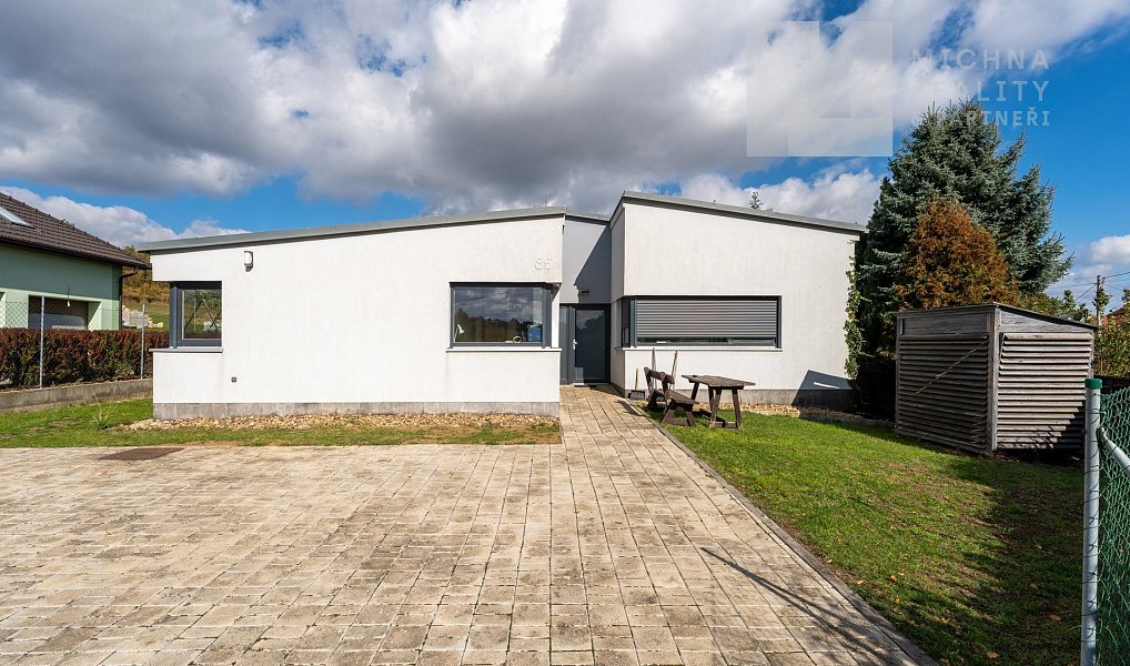 Prodej domu 221 m² s pozemkem 4 496 m², Žernovník – náhled fotky 2