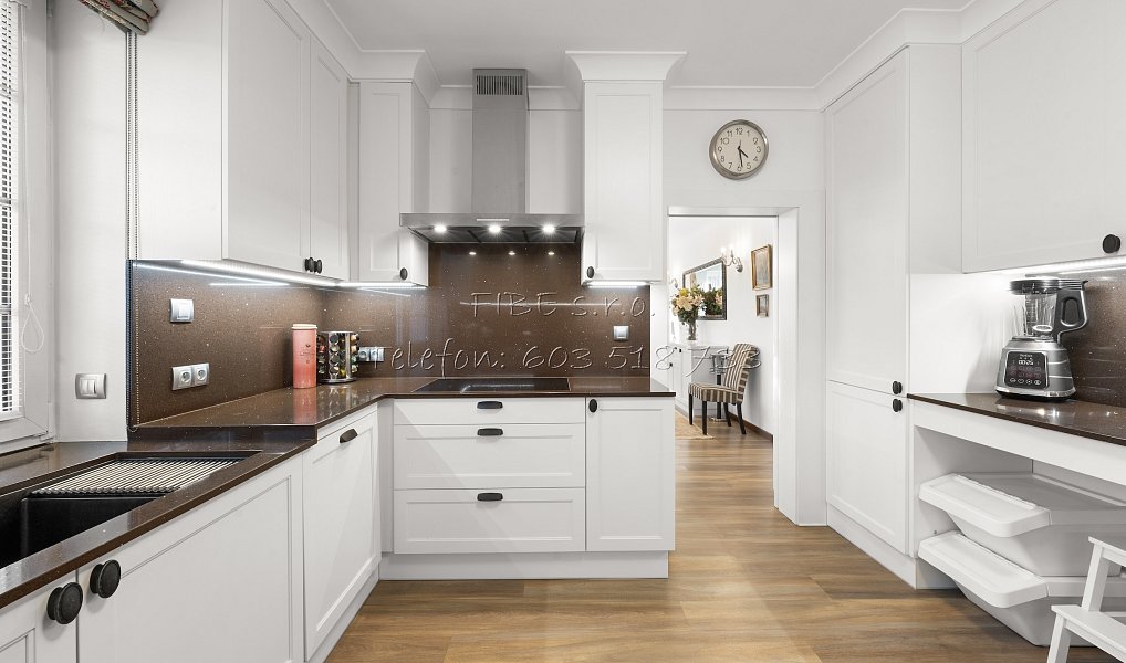 Prodej vily 458 m² s pozemkem 1 401 m², Kamenice – náhled fotky 18