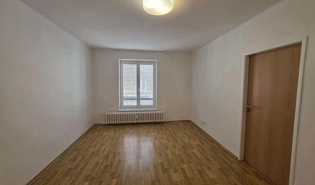 Pronájem bytu 3+1 80 m², Opava – náhled fotky 2