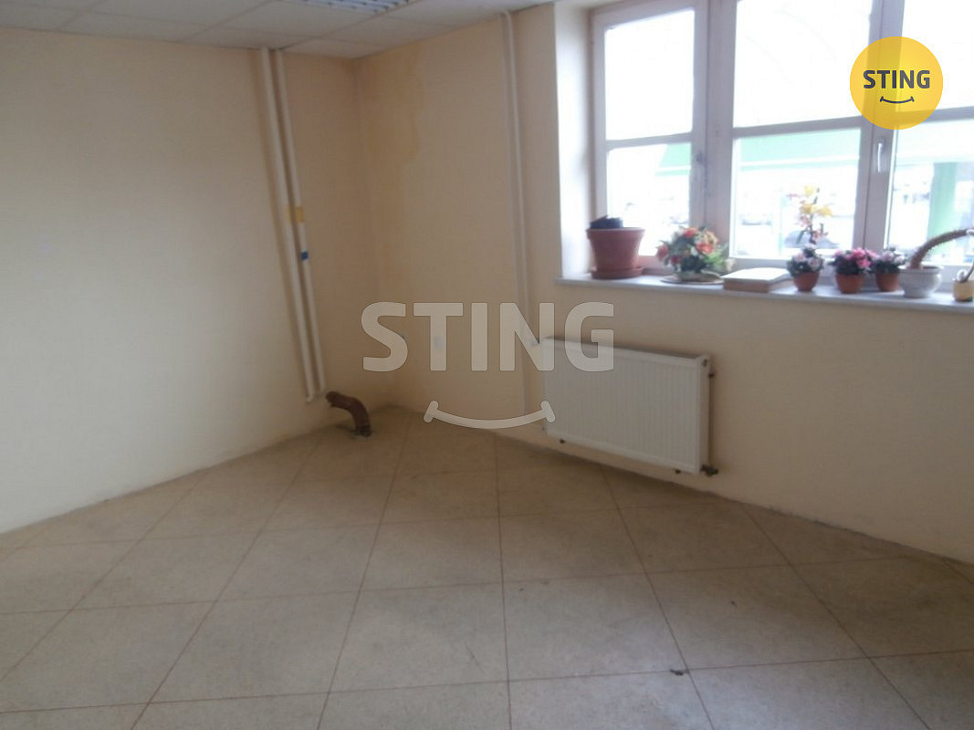 Pronájem kanceláře 412 m² – fotografie 4