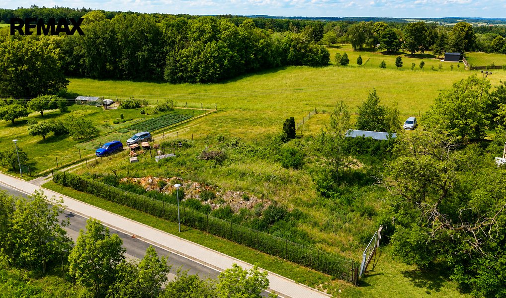 Prodej stavebního pozemku 1 340 m², Žáky – náhled fotky 4