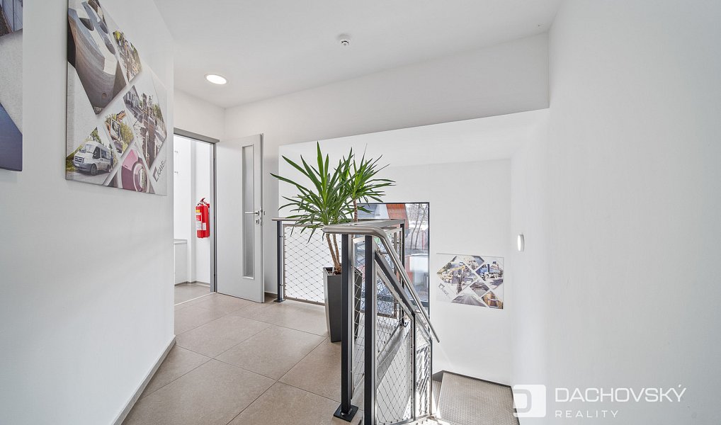 Prodej obchodních prostor 374 m², Pardubice – náhled fotky 35