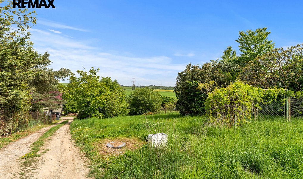 Prodej stavebního pozemku 950 m², Mořina – náhled fotky 16