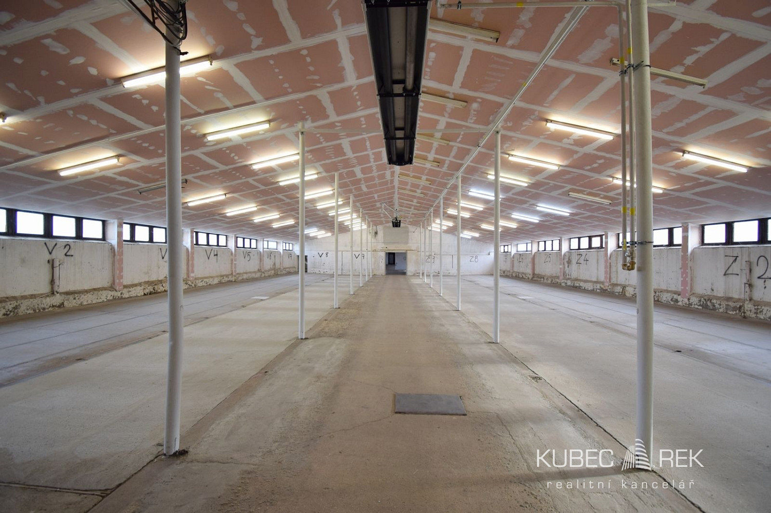 Pronájem skladovacích prostor 561 m² – fotografie 2