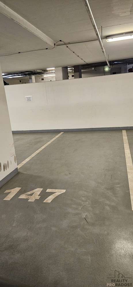 Pronájem garážového stání 13,5 m2, ul. u mlýnského kanálu, praha 8 - karlín — photo 2