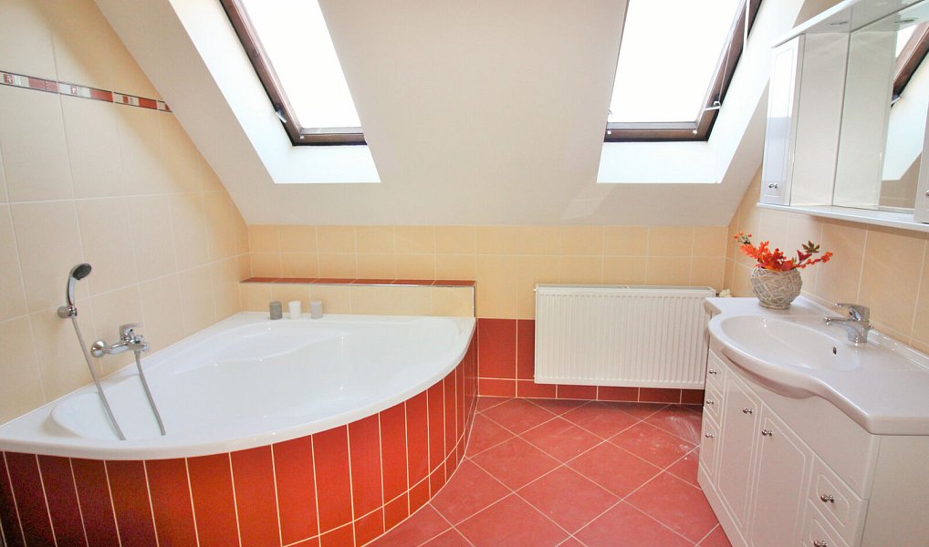 Pronájem domu 200 m² s pozemkem 219 m², Praha – náhled fotky 12