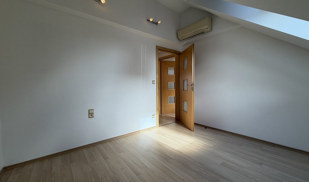 Prodej bytu 4+kk 95 m², Pardubice – náhled fotky 22