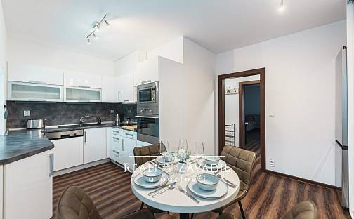 Pronájem bytu 3+1 90 m², V Ráji, Pardubice - Zelené Předměstí