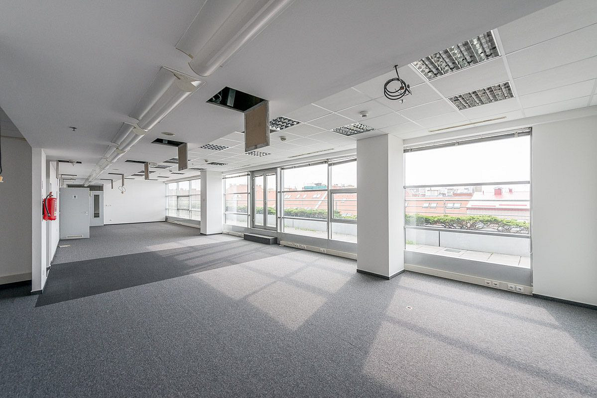 Pronájem kanceláře 1 092 m² – fotografie 3