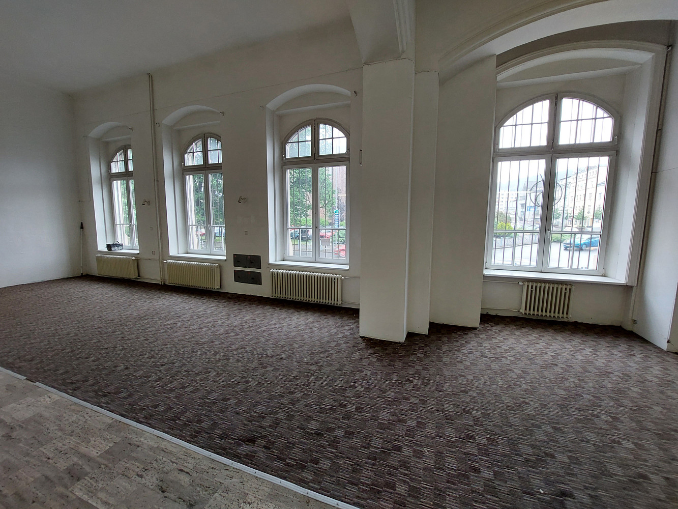 Pronájem obchodních prostor 281 m²
