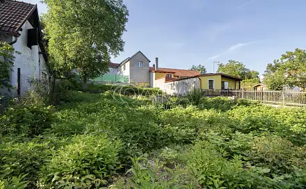 Prodej stavebního pozemku 477 m², Nad rybníkem, Praha 9 - Dolní Počernice